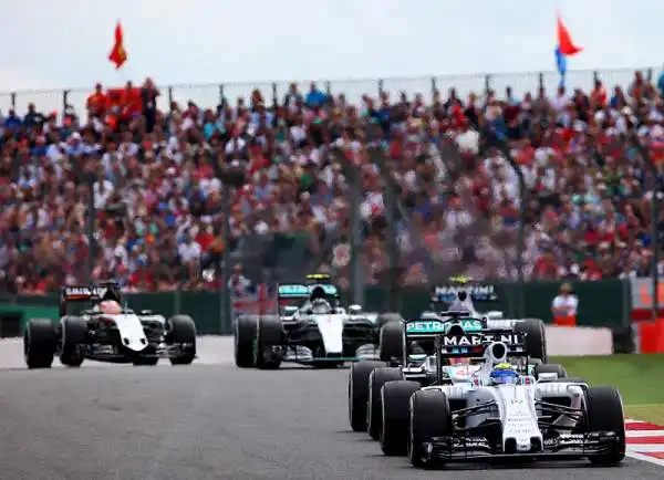 Lewis Hamilton profeta in patria. Il pilota inglese della Mercedes ha vinto il Gp di Silverstone, chiudendo davanti al compagno di squadra Nico Rosberg e al ferrarista Sebastian Vettel.