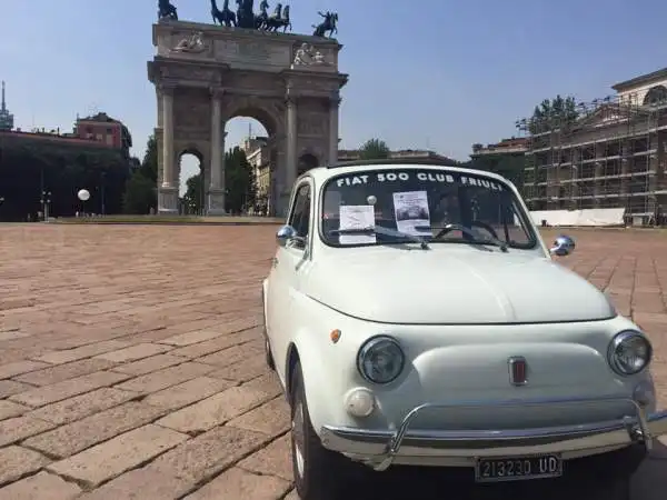 Per celebrare il compleanno della Fiat 500, al Parco Sempione di Milano è andata in scena una grande festa: musica, picnic, gli esemplari storici dell'icona Fiat e ovviamente la Nuova 500.
