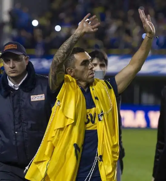 Bombonera stracolma per il ritorno dell'Apache al Boca Juniors.