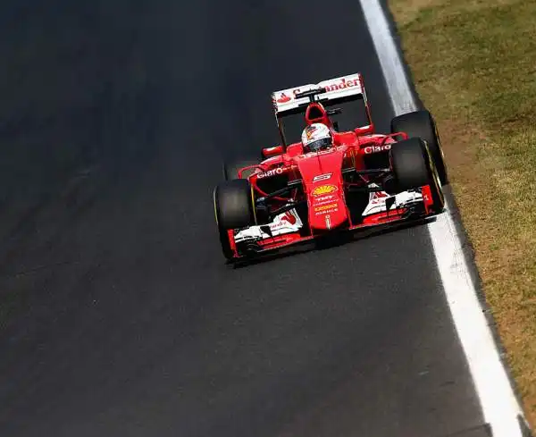 Nelle prove ufficiali del GP d'Ungheria Hamilton ha precede il compagno Rosberg. Terzo Sebastian Vettel, quinto l'altro ferrarista Raikkonen, tra la Red Bull di Ricciardo e la Williams di Bottas.