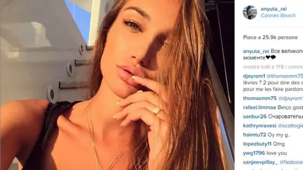 Bellissima, sexy e di origini russe. Anyuta Rai, grazie alle sue foto bollenti, ha raggiunto il milione di seguaci su Instagram.