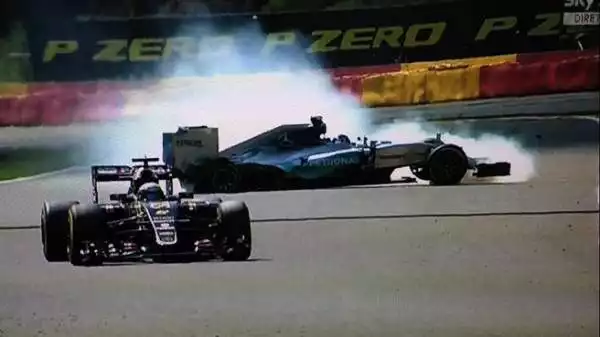 Terrore per Nico Rosberg nel corso della seconda sessione di prove libere del GP del Belgio di F1.