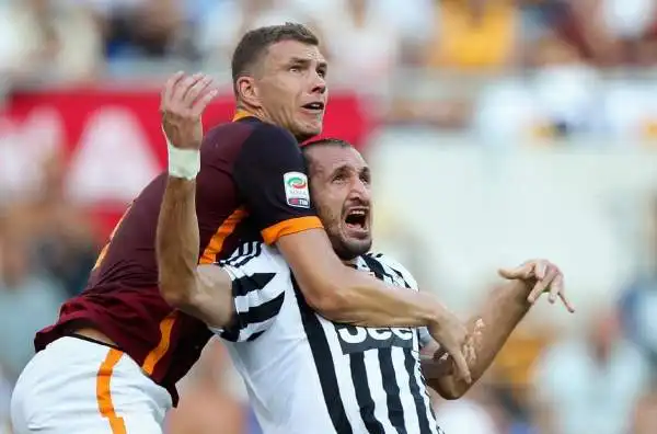 Roma-Juventus 2-1. Dzeko 7. Lascia il suo primo segno in serie A alla seconda partita, una incornata perfetta che vale la vittoria per i giallorossi.