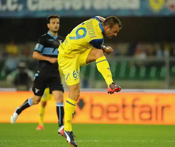 Malissimo la Lazio, travolta a Verona per 4-0 da un Chievo scatenato. Meggiorini, Birsa con una grande punizione, e una doppietta di Paloschi sotterano i biancocelesti.