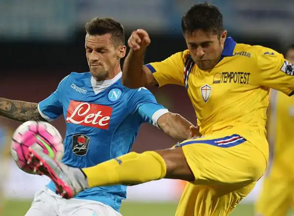 Nuova delusione per il Napoli, bloccato in casa per 2-2 dalla Sampdoria: alla doppietta di Higuain nel primo tempo risponde quella di Eder nella ripresa.