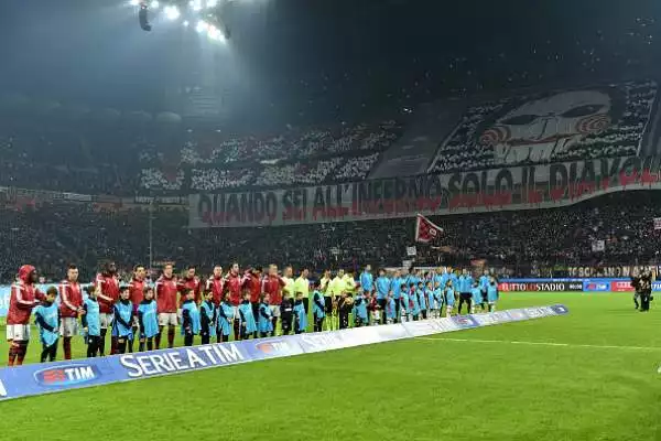 Le più belle coreografie dei passati derby tra Inter e Milan.