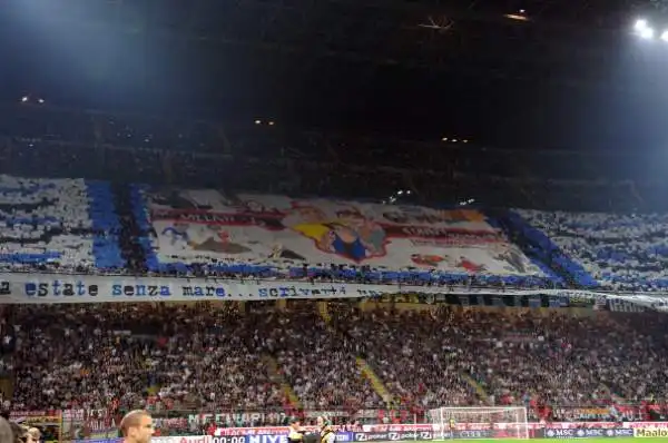 Le più belle coreografie dei passati derby tra Inter e Milan.