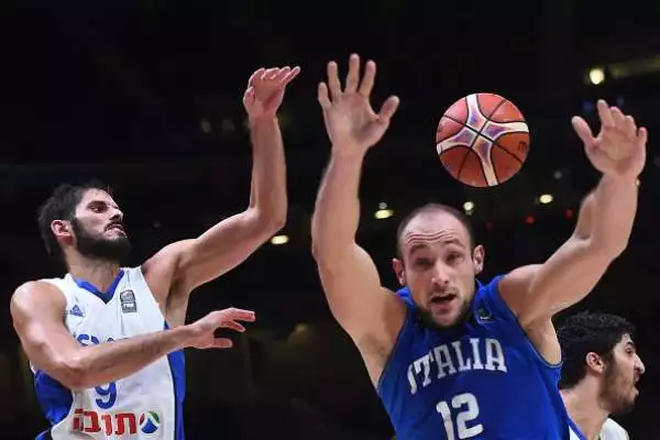 Gentile show, l'Italia schianta Israele. La squadra di Pianigiani domina (82-52), trascinata da un Gentile straordinario (27 punti).