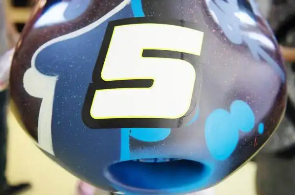 Le nuove livree dello Sky Racing Team VR46 che gareggeranno domenica a Misano, realizzate in collaborazione con Sky Arte HD dallartista Zero-T.