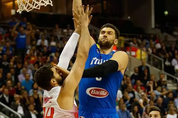 Impresa degli Azzurri che trascinati da Gallinari e Belinelli centrano la loro seconda vittoria ad EuroBasket 2015.