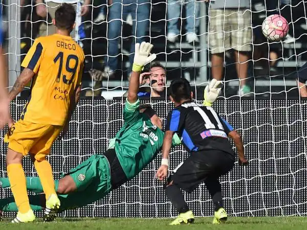 Incredibile finale a Bergamo con l'Atalanta che passa in vantaggio allo scadere con Moralez e viene poi raggiunta all'ultimo istante del recupero da un gol di Pisano.