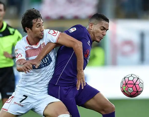 La Fiorentina pur non disputando una grande gara porta a casa 3 punti importanti davanti ad un buon Carpi che meritava qualcosa in più. Di Babacar il gol della squadra di Paulo Sousa.