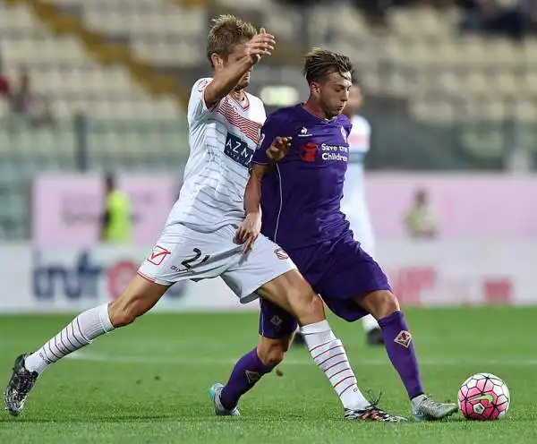 La Fiorentina pur non disputando una grande gara porta a casa 3 punti importanti davanti ad un buon Carpi che meritava qualcosa in più. Di Babacar il gol della squadra di Paulo Sousa.