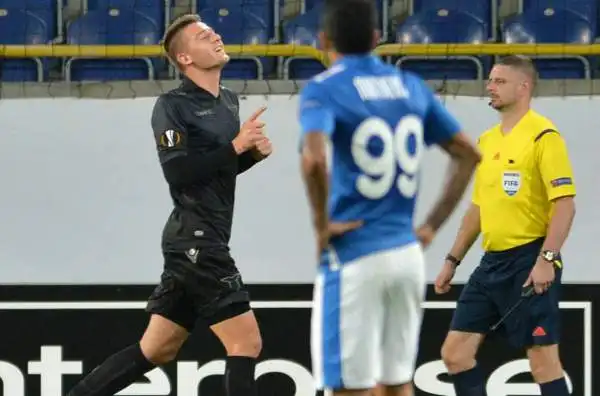 Dnipro-Lazio 1-1. Milinkovic-Savic 7. Primo gol con la maglia della Lazio alla prima presenza ufficiale. Oltre alle buone giocate, ci mette tanta grinta.