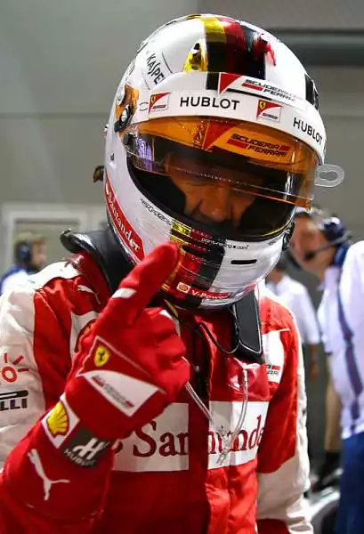 Giornata da ricordare per i tifosi della Ferrari, Sebastian Vettel infatti ha riportato il Cavallino in pole position, con un giro lampo nella notte di Singapore.