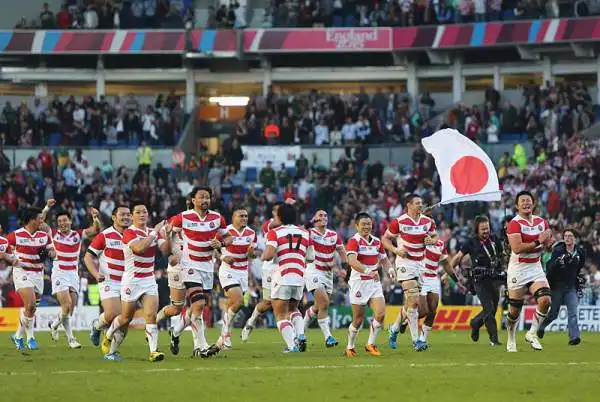 Se venerdì sera le Isole Fiji non sono riuscite a battere l'Inghilterra, l'impresa ancor più miracolosa è riuscita al Giappone, che ha battuto all'esordio una delle grandi favorite, il Sudafrica.