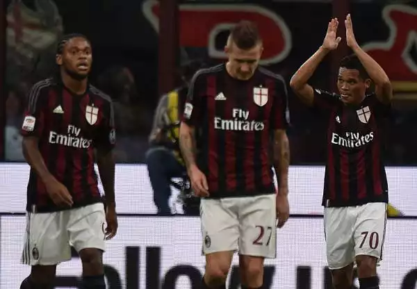 A San Siro pirotecnico 3-2 del Milan sul Palermo. Bacca con una doppietta regala i tre punti al Milan, in gol anche Bonaventura su punizione, inutili i due centri di Hiljemark.