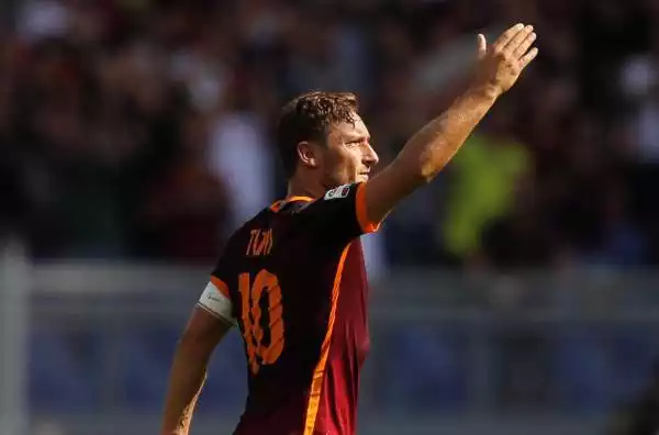 Roma-Sassuolo 2-2. Totti 6,5. Segna il gol numero 300 con la maglia giallorossa ed è sempre più nel mito. Ma gli anni pesano e nella ripresa sparisce dal campo.