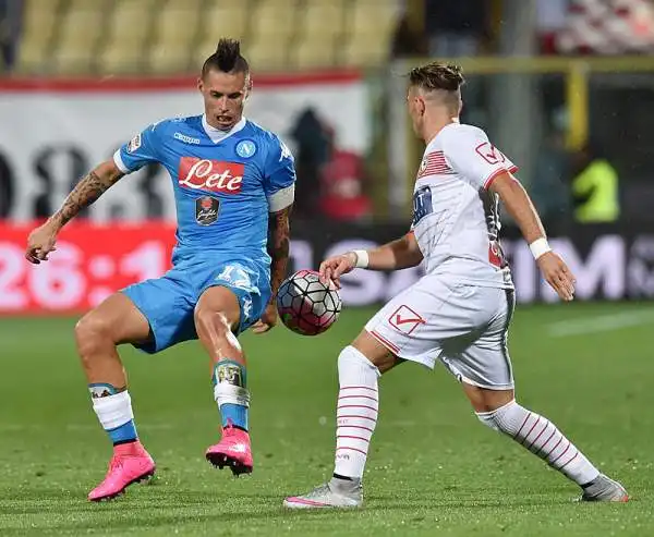 Il Napoli torna sulla terra. Azzurri deludenti sul piano del gioco dopo lo show offerto contro la Lazio. Al Carpi è bastato difendere con ordine per concedere poche occasioni.