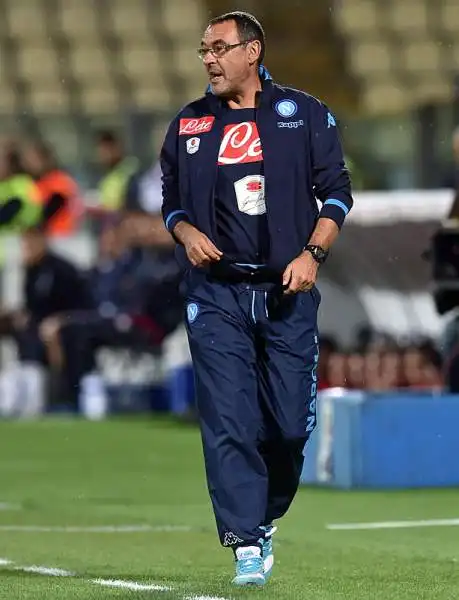 Il Napoli torna sulla terra. Azzurri deludenti sul piano del gioco dopo lo show offerto contro la Lazio. Al Carpi è bastato difendere con ordine per concedere poche occasioni.