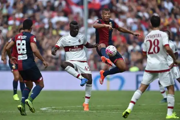 Milan senza idee, crollo a Genova. I rossoneri, reduci da due vittorie consecutive, perdono 1-0 a Marassi contro il Genoa: decide Dzemaili.