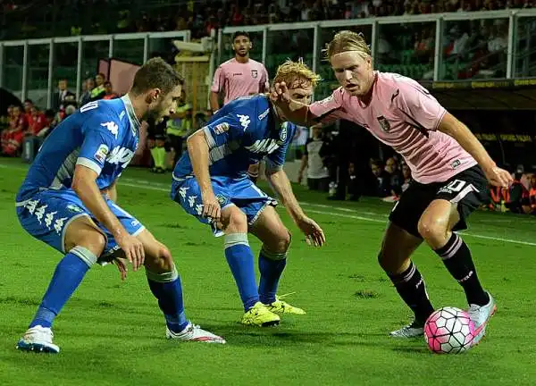 Ottimo risultato degli uomini di Di Francesco che espugnano il Barbera con un gol di Floccari e costringono il Palermo alla seconda sconfitta consecutiva.