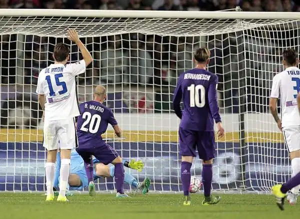 La Fiorentina batte l'Atalanta per 3-0. I bergamaschi hanno giocato quasi tutta la partita in 10 per l'espulsione di Paletta al quarto minuto.Di Ilicic, Borja Valero e Verdu i gol viola.