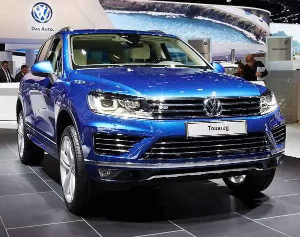Allo IAA 2015 (Internationale Automobil-Ausstellung) 1.103 espositori provenienti da 39 Paesi del mondo, 920mila visitatori e 210 debutti mondiali, tra cui quello della nuova Volkswagen Tiguan.