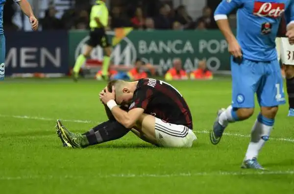 Milan-Napoli 0-4. Rodrigo Ely 4,5. Balla in difesa con Zapata, è in ritardo sul secondo gol di Insigne. Nella ripresa è anche peggio: Higuain gli sfugge sempre, causa l'autogol del 4-0.