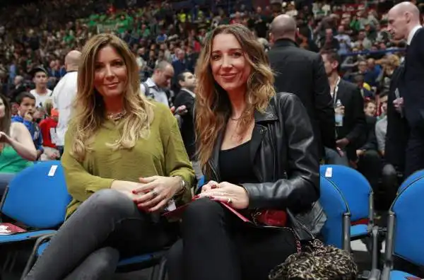 Tanti i personaggi famosi presenti al Forum di Assago per il match tra Olimpia Milano e Boston Celtics: Selvaggia Lucarelli.
