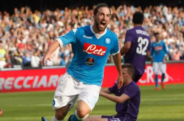 Napoli-Fiorentina 2-1. Higuain 7. Dopo un primo tempo in sordina prende la squadra per mano nella ripresa e segna la rete della vittoria.