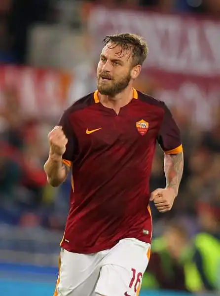 La Roma fa festa con De Rossi. La squadra di Garcia batte 3-1 l'Empoli nel primo anticipo.