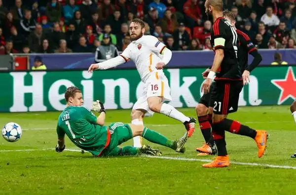 Bayer Leverkusen-Roma 4-4. De Rossi 7,5. Da vero capitano prende per mano la squadra nel momento del bisogno, un vero lottatore.