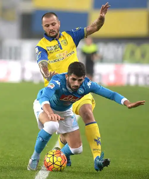 Quarta vittoria consecutiva per il Napoli di Sarri che piga il Chievo nel secondo tempo ed espugna il Bentegodi con un gol del suo bomber Higuain.