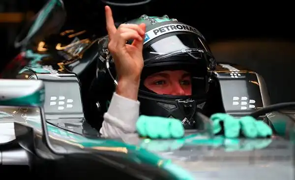 Nico Rosberg ha conquistato la pole position del Gran Premio degli Stati Uniti a poche ore dalla corsa di Austin. La pioggia è stata ancora una volta protagonista.