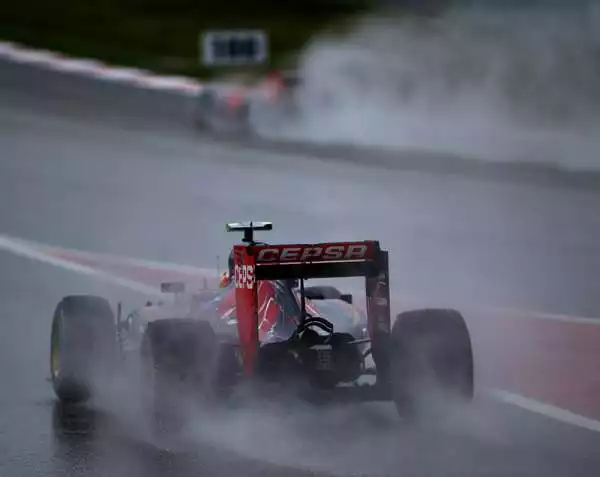 Nico Rosberg ha conquistato la pole position del Gran Premio degli Stati Uniti a poche ore dalla corsa di Austin. La pioggia è stata ancora una volta protagonista.