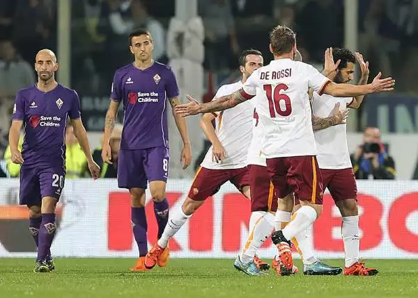 I giallorossi di Garcia mandano un segnale a tutto il campionato espugnando il Franchi e conquistando la vetta della classifica: Roma a segno con l'ex di turno Salah e Gervinho.