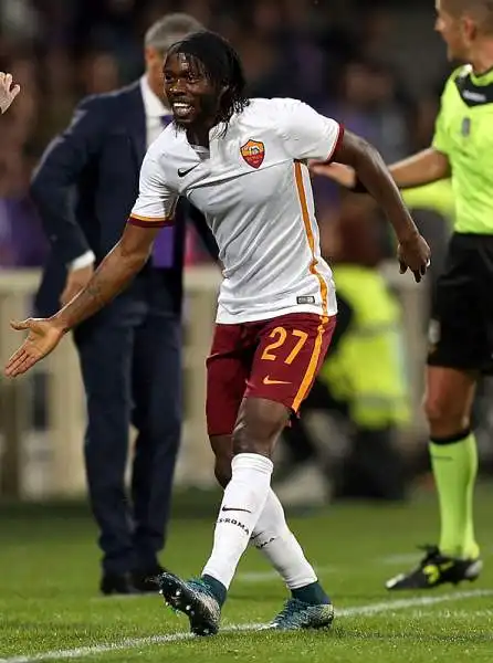 I giallorossi di Garcia mandano un segnale a tutto il campionato espugnando il Franchi e conquistando la vetta della classifica: Roma a segno con l'ex di turno Salah e Gervinho.