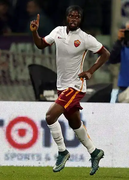 I giallorossi di Garcia mandano un segnale a tutto il campionato espugnando il Franchi e conquistando la vetta della classifica: Roma a segno con l'ex di turno Salah e Gervinho.