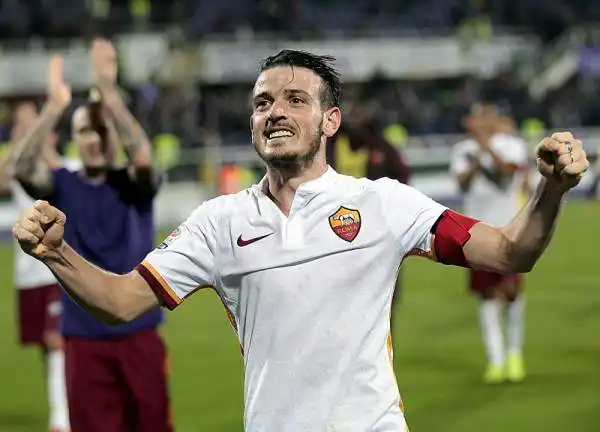 I giallorossi di Garcia mandano un segnale a tutto il campionato espugnando il Franchi e conquistando la vetta della classifica: Roma a segno con l'ex di turno Salah e Gervinho.