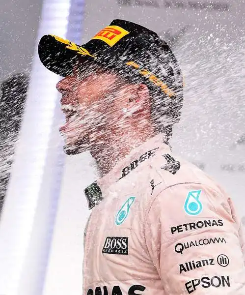 Hamilton ha conquistato per la terza volta in carriera il titolo di campione del mondo. Il pilota della Mercedes ha vinto ad Austin e si è aggiudicato la terza iride, agganciando Senna a quota tre.
