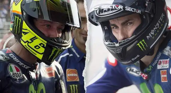 I due piloti della Yamaha hanno ormai staccato Marquez e Pedrosa nella classifica mondiale e si sfideranno nelle ultime gare per decidere chi dei due sarà il campione del mondo 2015.