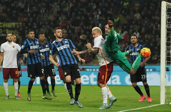 Inter-Roma 1-0. Handanovic 7. La tripla parata nella ripresa è decisiva per il risultato finale.