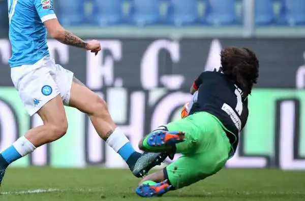Genoa-Napoli 0-0. Perin 7. Grandi parate su Hamsik, decisivo per salvare lo 0-0 contro il temibile attacco partenopeo.