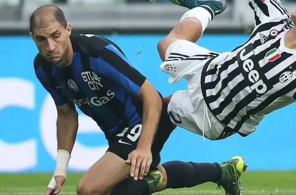 Juventus-Atalanta 2-0. Paletta 4. Umiliato da Dybala, l'argentino fa quello che vuole, sbeffeggiando la sua marcatura.