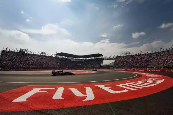 Vince Rosberg, incubo Vettel. Il pilota della Mercedes domina in Messico, gara stregata per la Ferrari, fuori entrambe le monoposto.
