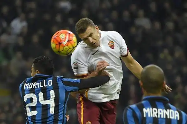 Roma ko, l'Inter torna in vetta. Medel decide il big match, vinto 1-0 dai nerazzurri. Espulso Pjanic.