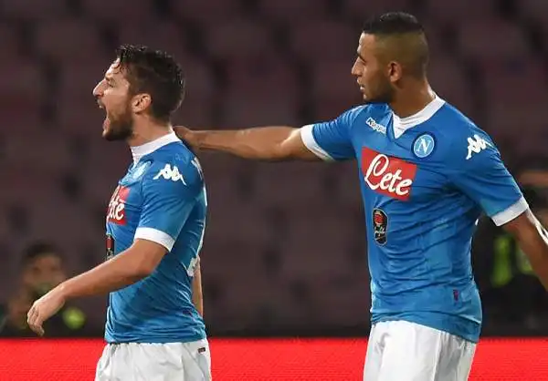 Al San Paolo il Napoli, grazie al capocannoniere Higuain e al primo sigillo in campionato di Mertens, ha tenuto il passo aggiudicandosi il derby del sud contro il Palermo.