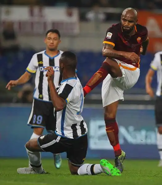 La Roma si è torna in testa alla classifica battendo 3-1 l'Udinese con i gol del solito Pjanic, del redivivo Maicon e di Gervinho, di Thereau il gol della bandiera per i friulani.