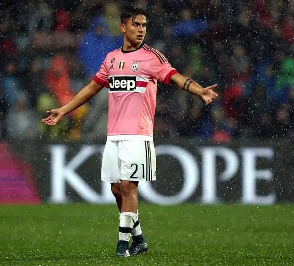 Serata da dimenticare per la Juventus, che dopo aver subito il decisivo gol di Sansone è rimasta in dieci in casa del Sassuolo, doppio giallo a Chiellini, e non ha saputo reagire.